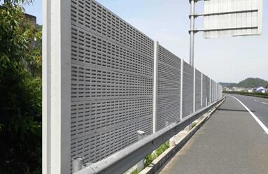 高速公路声屏障.jpg 高速公路声屏障.jpg